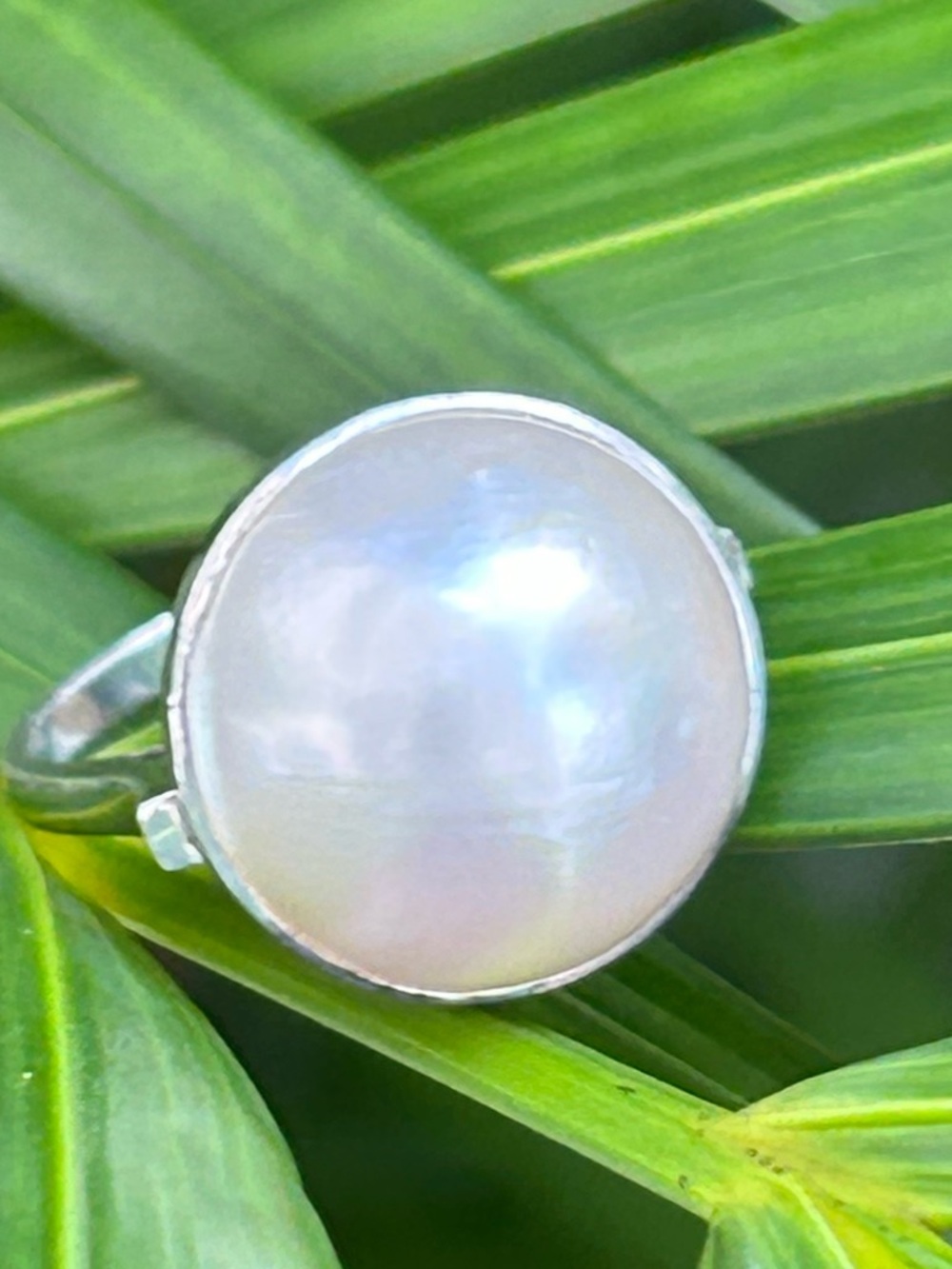Unique Vintage Sterling Silver large 14mm white Mabe Pearl ring size about 7
